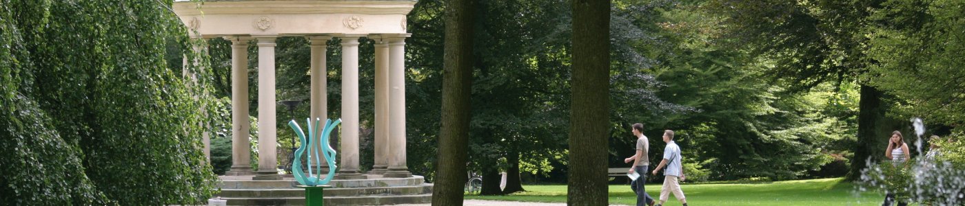 Erdbeertempel im Kurpark von Bad Pyrmont © Martina Berg-fotolia.com