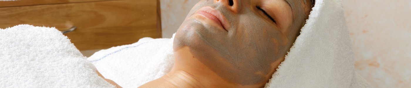 Kosmetikbehandlung &copy; Pixelshop-stock.adobe.com