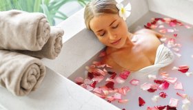 Entspannendes Bad &copy; puhhha-stock.adobe.com