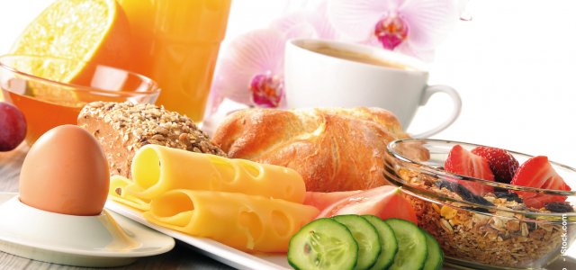 Gesundes Frühstück © monticelllo - iStock.com