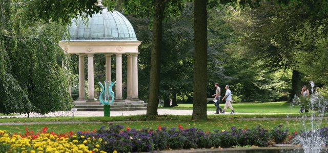 Erdbeertempel im Kurpark von Bad Pyrmont © Martina Berg-fotolia.com