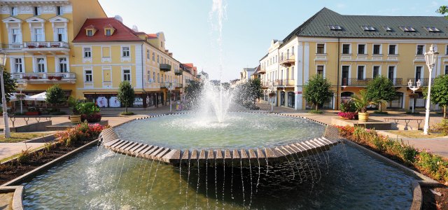 Brunnen auf der Kurpromenade in Franzensbad © Kletr-fotolia.com